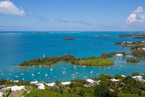 Die vielen Kayaks, Katamarane und Yachten vor Bermuda für unvergessliche Bootsausflüge