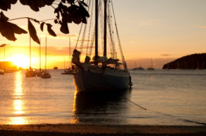 Segeln im Sonnenuntergang, St. Vincent und die Grenadinen